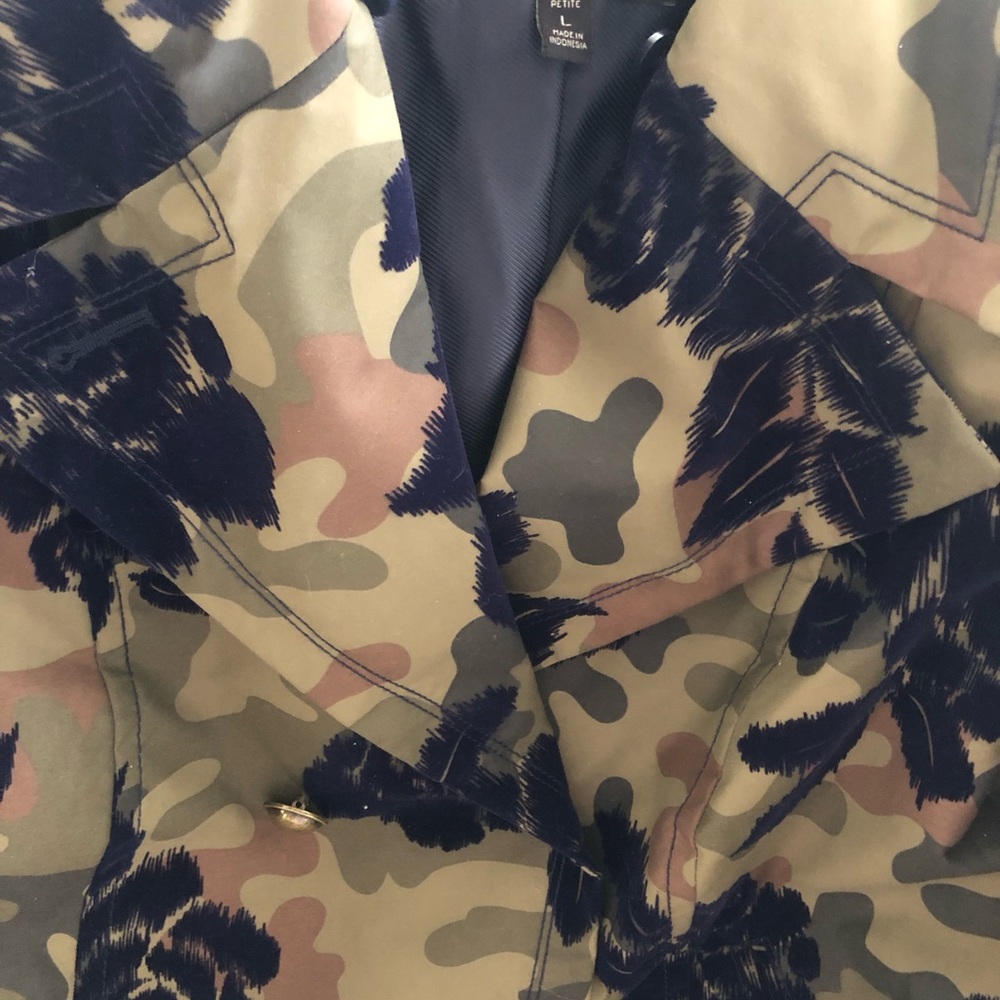 Banana Republic double breasted short trenchcoat in excellent condition. - Picture 4 of 4